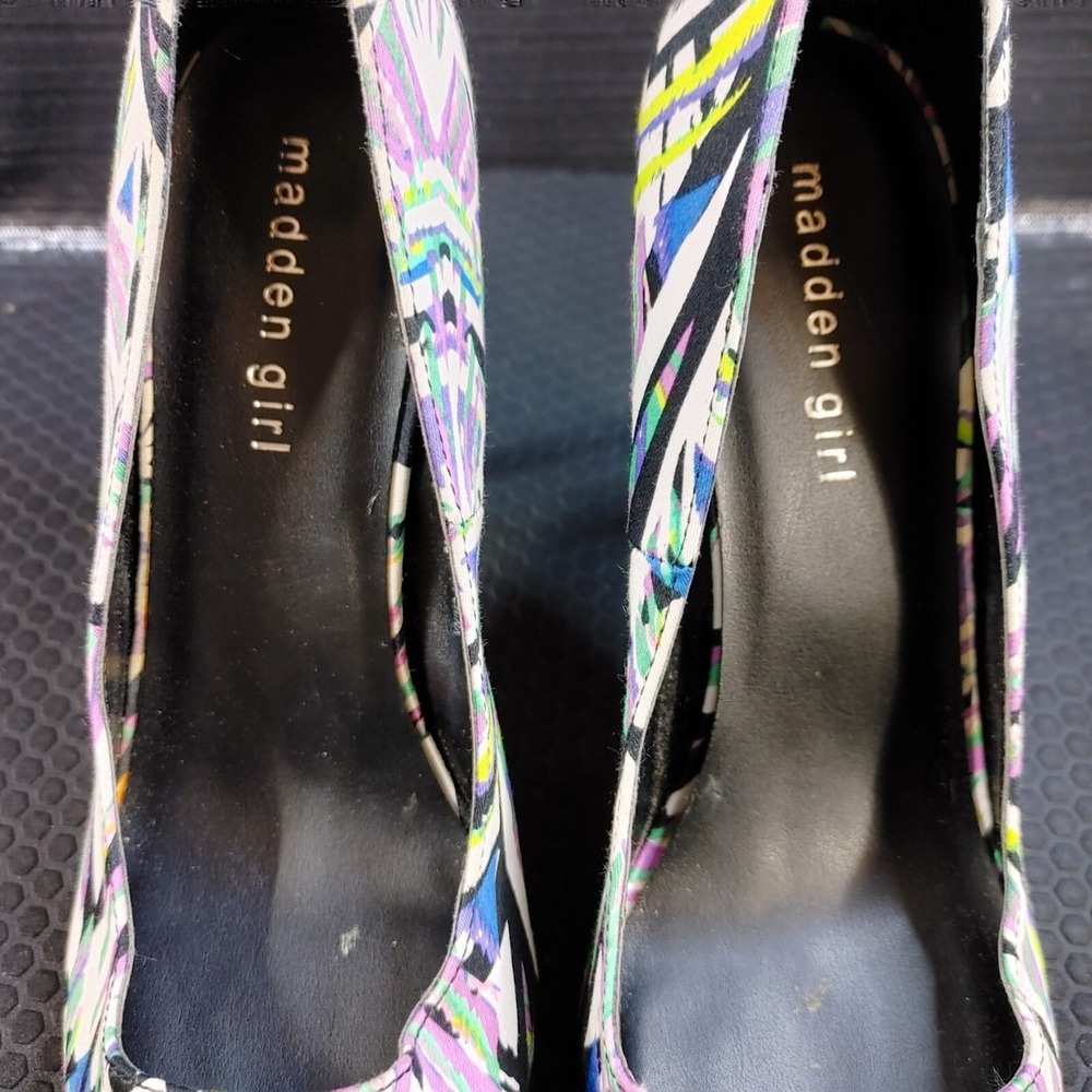 Madden Girl Women's Size 9.5M Purple Black White Green Heel Pump Shoe - Picture 5 of 7